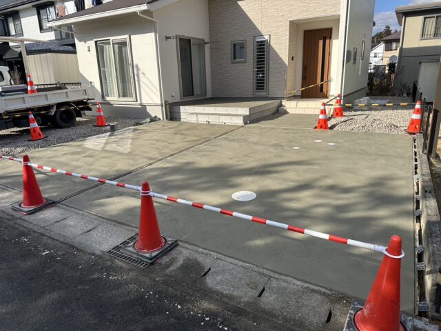 【コンクリートラフ仕上げ】